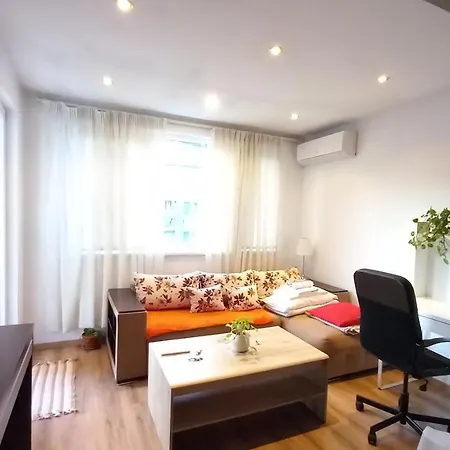 Apartment Central Bright And Cozy