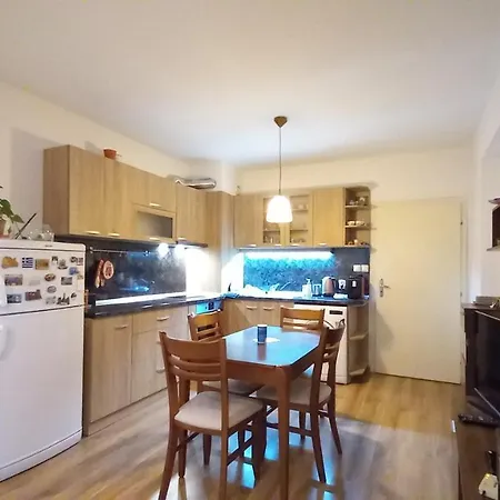 Central Bright And Cozy Apartment